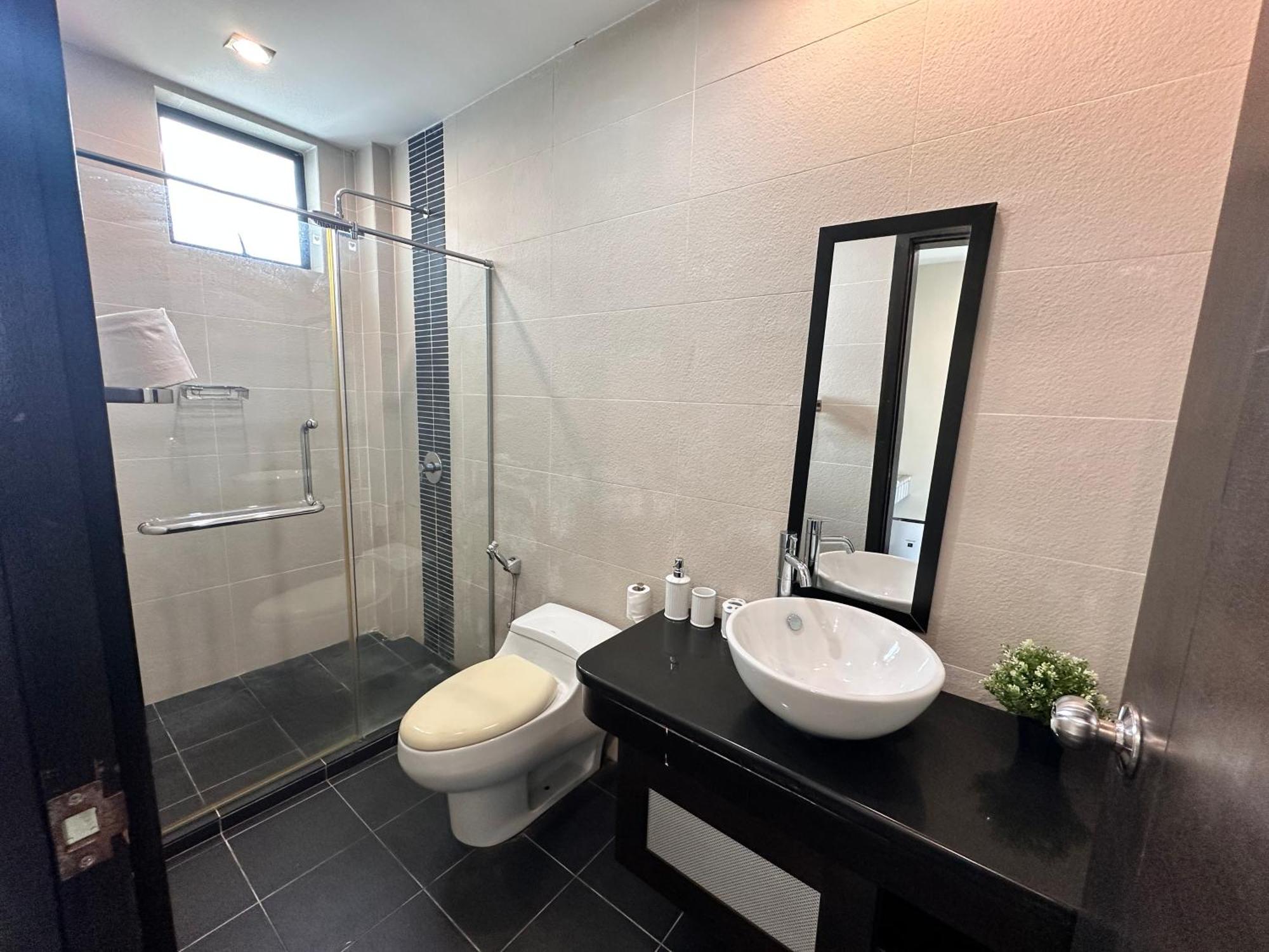 Aa Residen Luxury Condo Homestay 18Mins Walk Tanjung Aru Beach & Golf Course, Not Beach Side Resort Kota Kinabalu Eksteriør billede